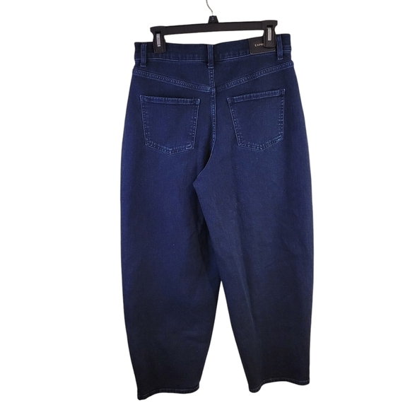 EXPRESS barrell leg super high rise cropped jeans - 6. D16 - Picture 5 of 6